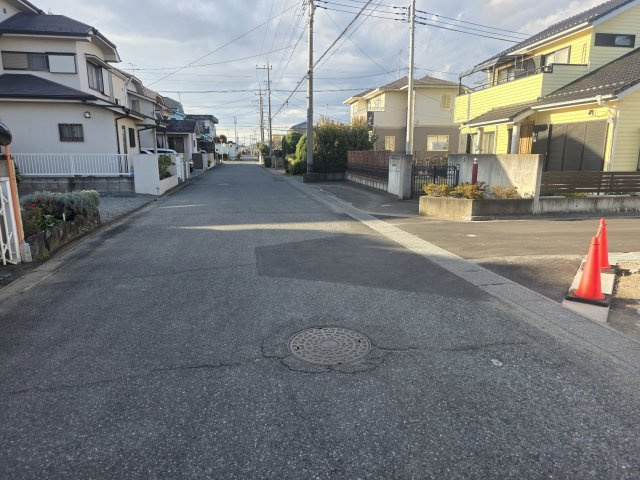 上里町七本木第１２　の前面道路含む現地写真|現地前面道路（2025年11月21日）撮影