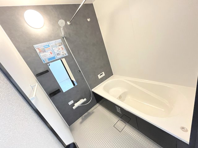 【浴室】 | 福岡市南区皿山1丁目5期　1号棟（全1棟）【仲介手数料無料・0円】 | 現地写真。浴室です。