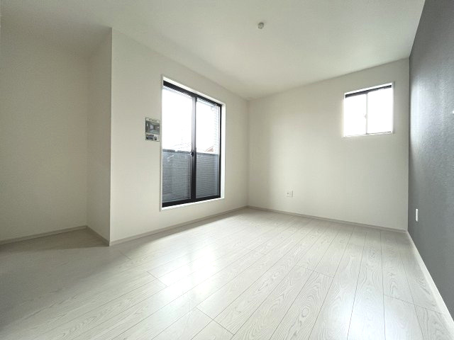 【寝室】 | 福岡市南区皿山1丁目5期　1号棟（全1棟）【仲介手数料無料・0円】 | 現地写真。2階主寝室です。