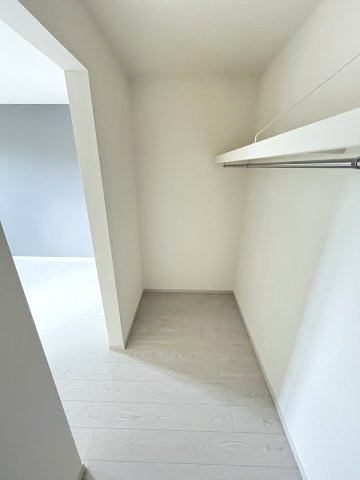 【収納】 | 福岡市南区皿山1丁目5期　1号棟（全1棟）【仲介手数料無料・0円】 | 現地写真。ウォークインクローゼットです。