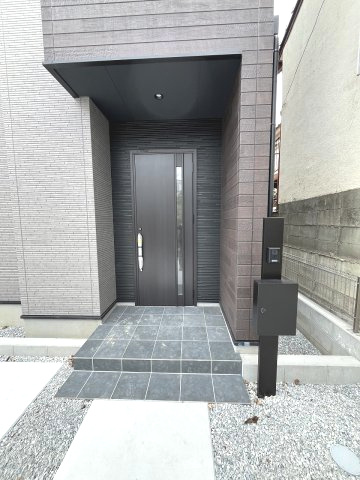 【玄関】 | 福岡市南区皿山1丁目5期　1号棟（全1棟）【仲介手数料無料・0円】 | 現地写真。