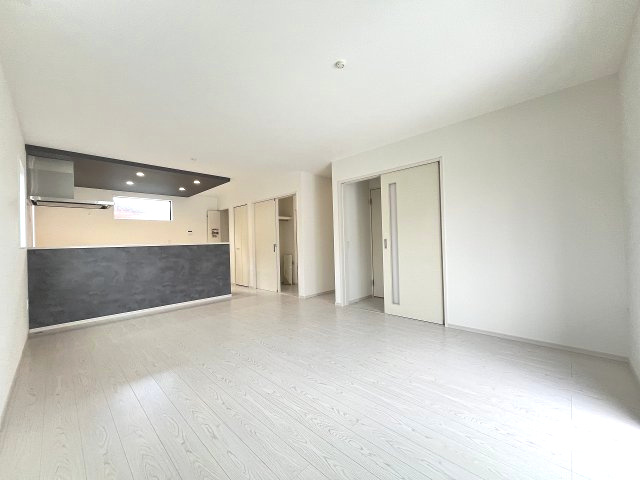 【居間・リビング】 | 福岡市南区皿山1丁目5期　1号棟（全1棟）【仲介手数料無料・0円】 | 現地写真。