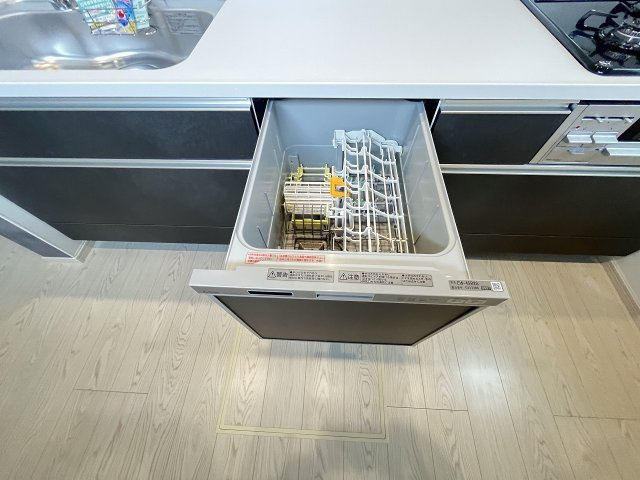 【キッチン】 | 福岡市南区皿山1丁目5期　1号棟（全1棟）【仲介手数料無料・0円】 | 現地写真。食洗器が付いてます。