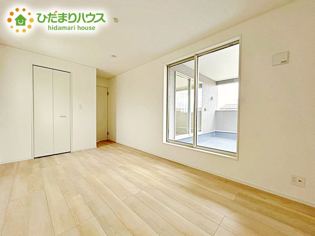 【寝室】 | 笠間市旭町第7　新築戸建 | バルコニーに面していて、たっぷり光りの入る明るい主寝室です！