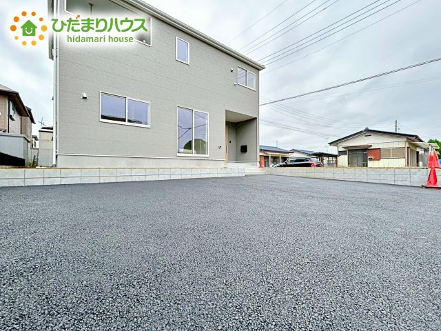 【駐車場】 | 笠間市旭町第7　新築戸建 | ゆったりとしたカースペースで、ファミリーカーや軽自動車もラクラク駐車出来ますね♪