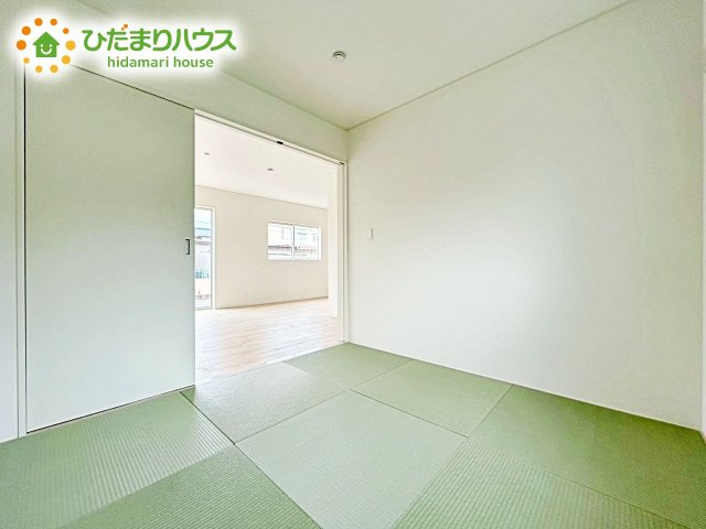 【和室】 | 笠間市旭町第7　新築戸建 | 正方形の畳がモダンでスタイリッシュな空間です。客間としてはもちろん、キッズスペースやヨガスペースなど、マルチに活用できます♪