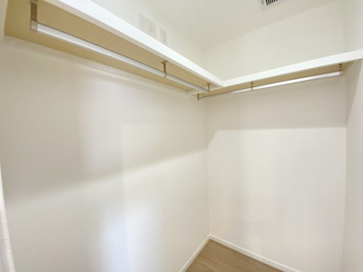 【収納】 | 南城市玉城船越Ⅱ（全11棟）7・9・10号棟 | 10号棟　洋室7.9帖＋WIC付き♪