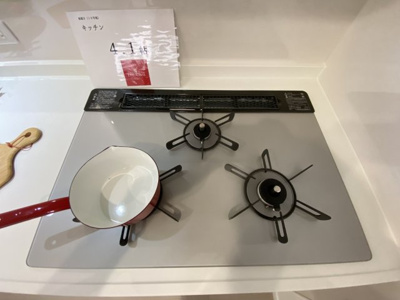 【キッチン】 | 南城市玉城船越Ⅱ（全11棟）7・9・10号棟 | 10号棟　三口コンロ♪