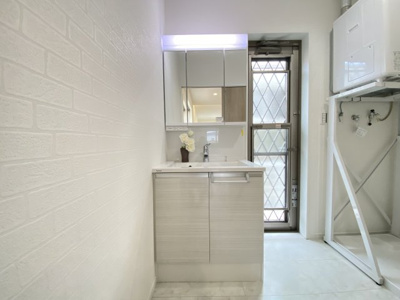 【独立洗面台】 | 南城市玉城船越Ⅱ（全11棟）7・9・10号棟 | 10号棟　三面鏡付き洗面台♪お勝手口付き♪