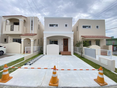 【外観】 | 南城市玉城船越Ⅱ（全11棟）7・9・10号棟 | 10号棟　並列駐車2台完備♪