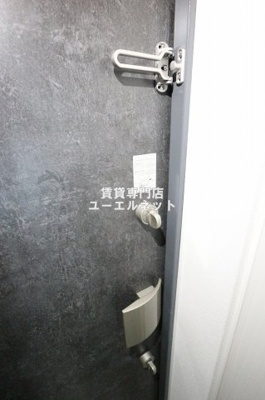 【設備】 | リブネスコート江坂 | 玄関はダブルロックで防犯面も安心です♪