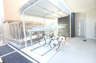 【その他共用部分】 | リブネスコート江坂 | 自転車通勤にも便利な駐輪場付き♪