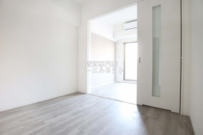 【居間・リビング】 | リブネスコート江坂 | ゆったりとくつろげる、落ち着きのある居室空間です