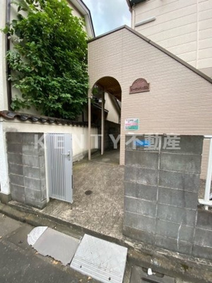 【エントランス】 | オーキッドハウス | 清潔なエントランスです