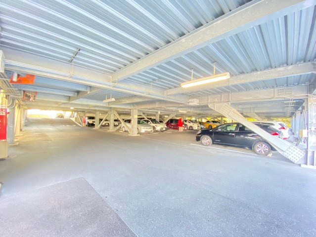 パークタワー南千里丘の駐車場