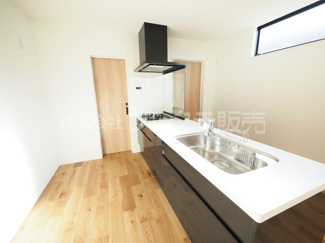 【キッチン】 | 現地写真（Ａ号地キッチン）人気のフルフラットキッチン♪食器洗い乾燥機＆浄水器を標準装備！