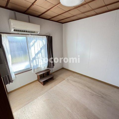 野里町テラスの洋室