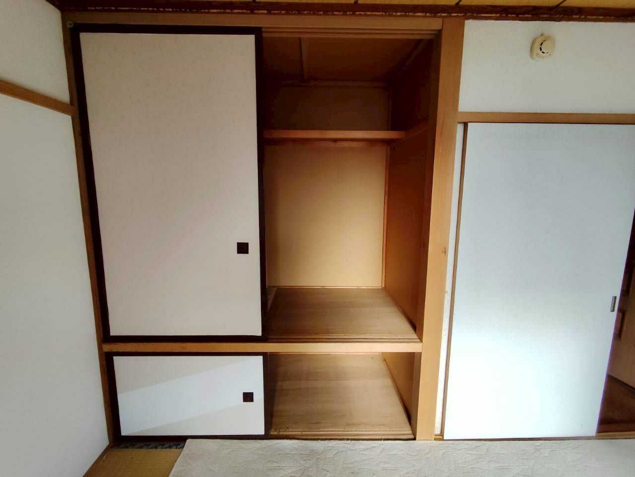 興津２丁目29貸家の収納