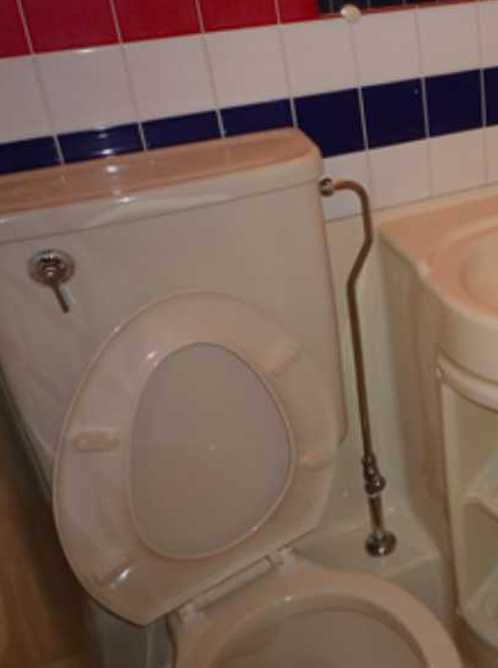 TOP三軒茶屋第4　礼金0　システムキッチン　角部屋のトイレ