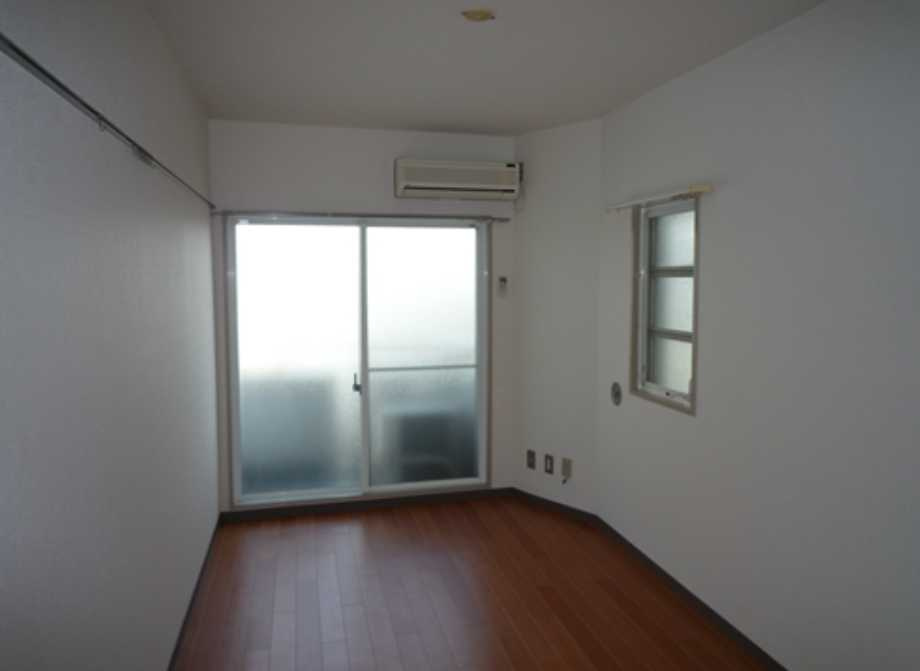 TOP三軒茶屋第4　礼金0　システムキッチン　角部屋の居間・リビング