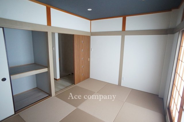 【内装】 | 東大阪市荒川3丁目 | 【2階：和室6帖】琉球畳新調☆押し入れ完備です♪西側のバルコニーに面しています☆