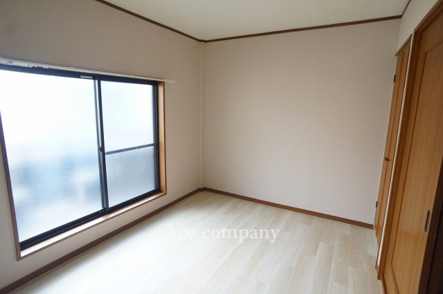 【寝室】 | 東大阪市荒川3丁目 | 【3階：東側洋室6帖】東側のバルコニーに面しています☆