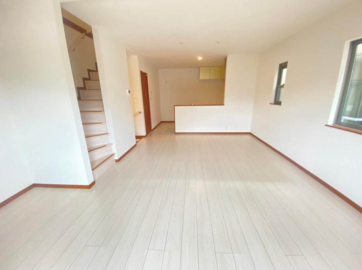 横浜市戸塚区下倉田町 中古戸建て【仲介手数料無料】の居間・リビング