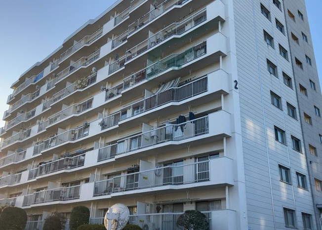 【外観】 | ファミール西八王子Ａ棟 | マンションの外観は非常に重要なポイントです！外観の善し悪しは資産価値に大きな影響を与えます。外観のいいマンションを購入することで、高値で売却がしやすく、買い手が見つかりやすいというメリットがあります。