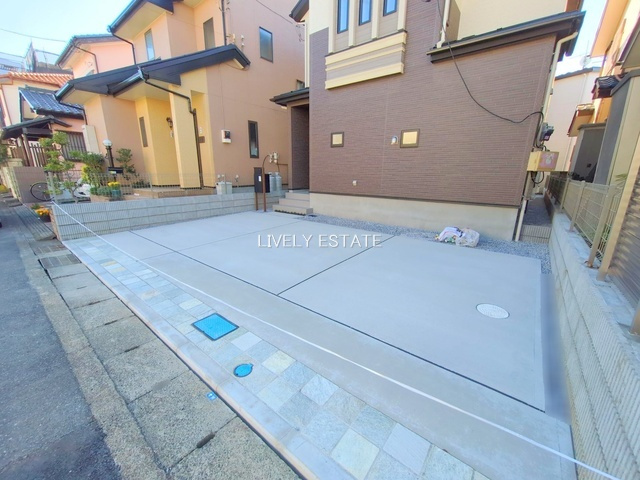 草加市松江2丁目 新築分譲住宅の駐車場