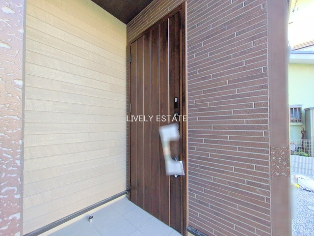 草加市松江2丁目 新築分譲住宅の玄関