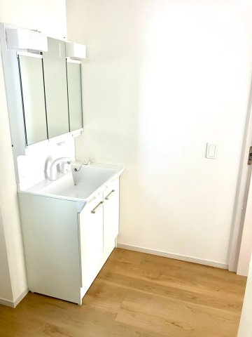 高松市上天神町②　新築戸建　２階建　５LDKの独立洗面台