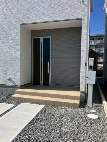 高松市上天神町②　新築戸建　２階建　５LDKの玄関