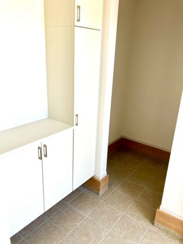 高松市上天神町　新築戸建　２階建　５LDKの玄関|＊同じ建築メーカーの施工例です。