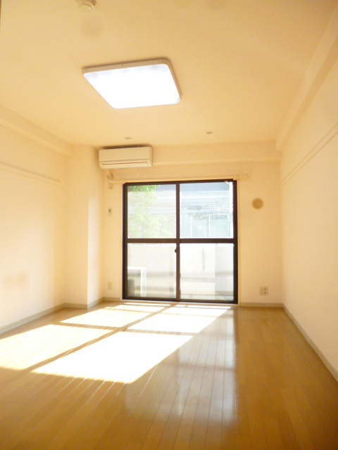 ＧＲＡＮＤＩＯＳＥ　ＨＩＲＡＮＯの居間・リビング|☆陽日差し込むお部屋☆