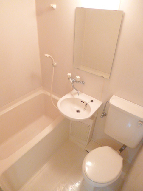 ＧＲＡＮＤＩＯＳＥ　ＨＩＲＡＮＯの浴室|★ユニットバスは広めのつくりとなっています★