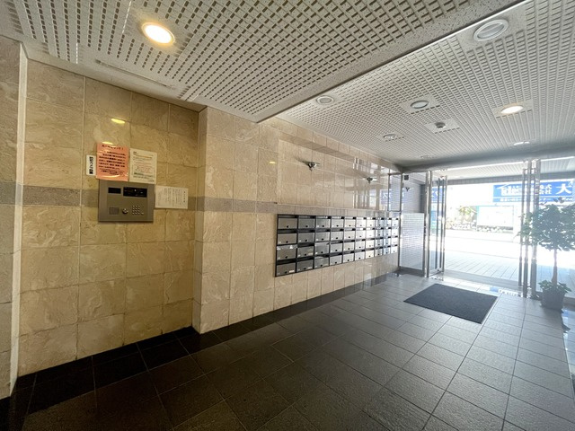 ＧＲＡＮＤＩＯＳＥ　ＨＩＲＡＮＯのロビー|★人工大理石貼り♪安心の二重扉エントランス★