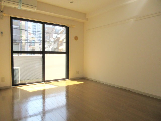 ＧＲＡＮＤＩＯＳＥ　ＨＩＲＡＮＯの居間・リビング|★明るい南西向きのお部屋です★