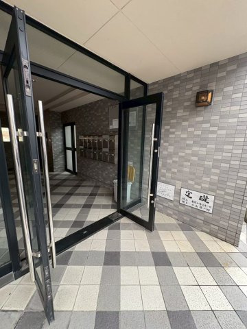 日高ビルのエントランス