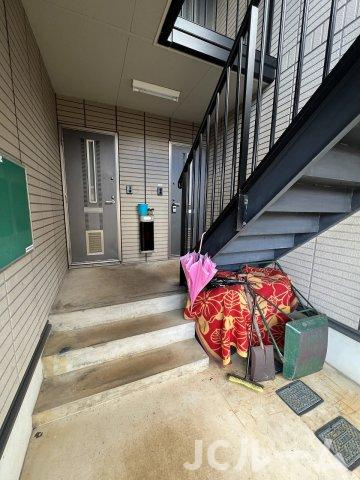 ロイヤルタウン寺町 参番館のエントランス