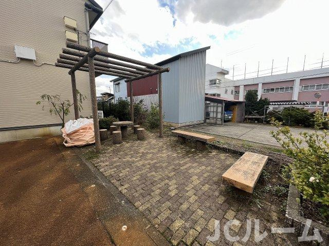ロイヤルタウン寺町 参番館の庭