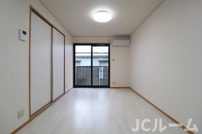 ロイヤルタウン寺町 参番館の居間・リビング