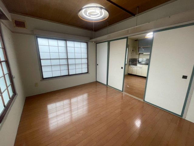 朝日マンションの居間・リビング