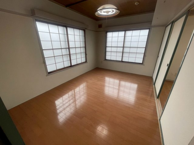 朝日マンションの居間・リビング