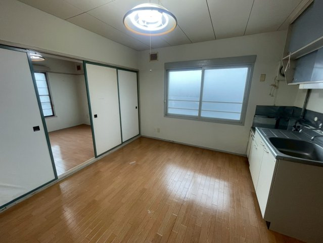 朝日マンションの居間・リビング