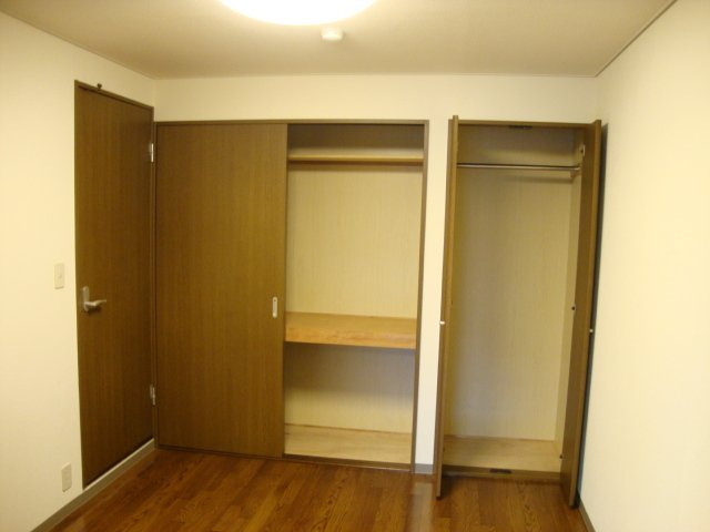 ルミエール泉の収納|クローゼット