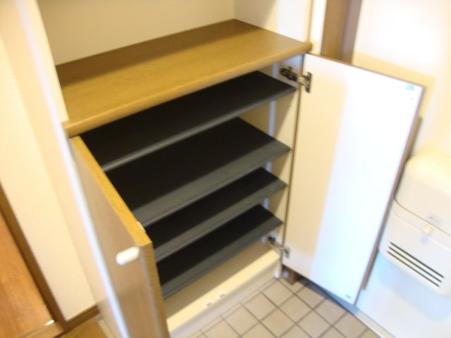 ルミエール泉の玄関|下駄箱