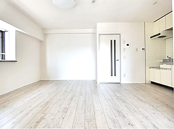 エレガンスマインⅢの居間・リビング