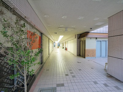 ライオンズプラザ富雄のエントランス
