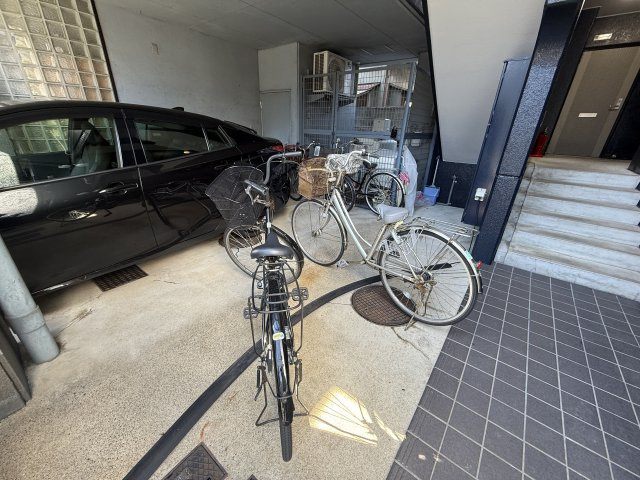 インペリアルルーム| 名古屋市の賃貸ならMy賃貸のエントランス|インベリアルルーム
リノベーション工事中の為、同タイプのイメージ写真になります