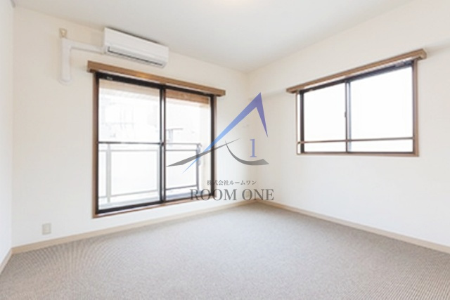 六本木プレイスの居間・リビング|洋室のお部屋です。